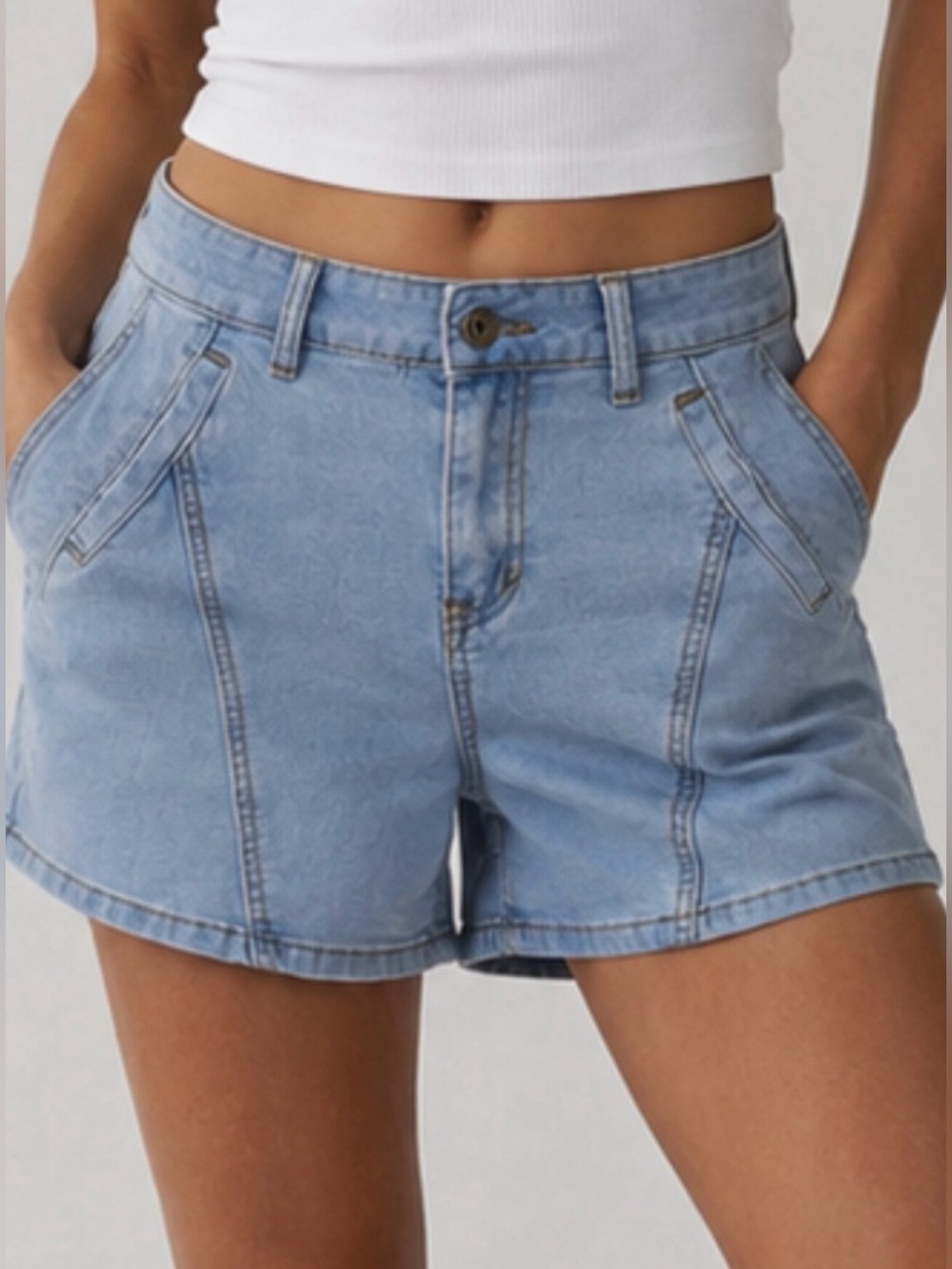 Beyond Us Seamed High-Rise Light Wash Denim Jean Shorts Size 2